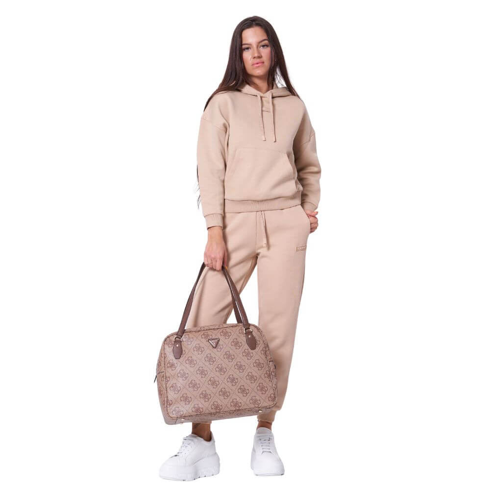 GUESS Berta Travel Γυναικεία Τσάντα Ταξιδίου Μπέζ HWOB86889160-LATTE LOGO/BROWN