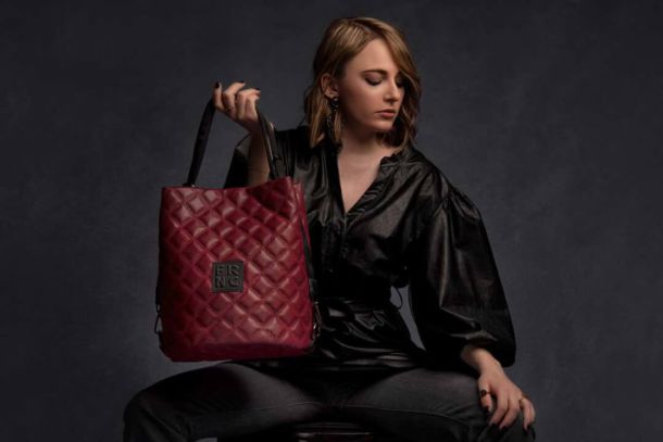 &Gamma;&upsilon;&nu;&alpha;&iota;&kappa;&epsilon;ί&epsilon;&sigmaf; &tau;&sigma;ά&nu;&tau;&epsilon;&sigmaf;