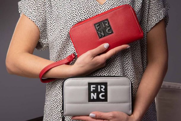 &Gamma;&upsilon;&nu;&alpha;&iota;&kappa;&epsilon;ί&alpha; &pi;&omicron;&rho;&tau;&omicron;&phi;ό&lambda;&iota;&alpha;